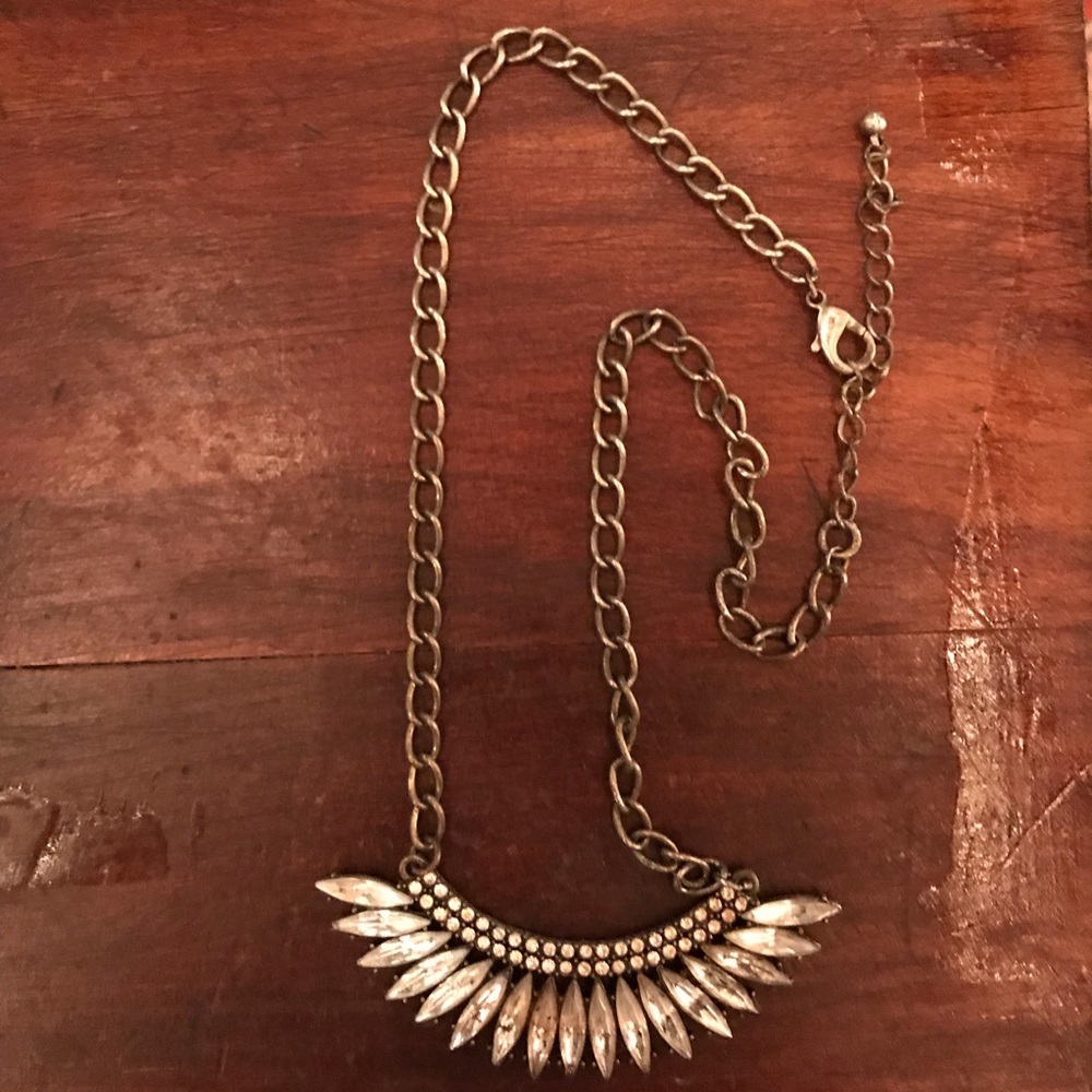 Classic sparkly necklace